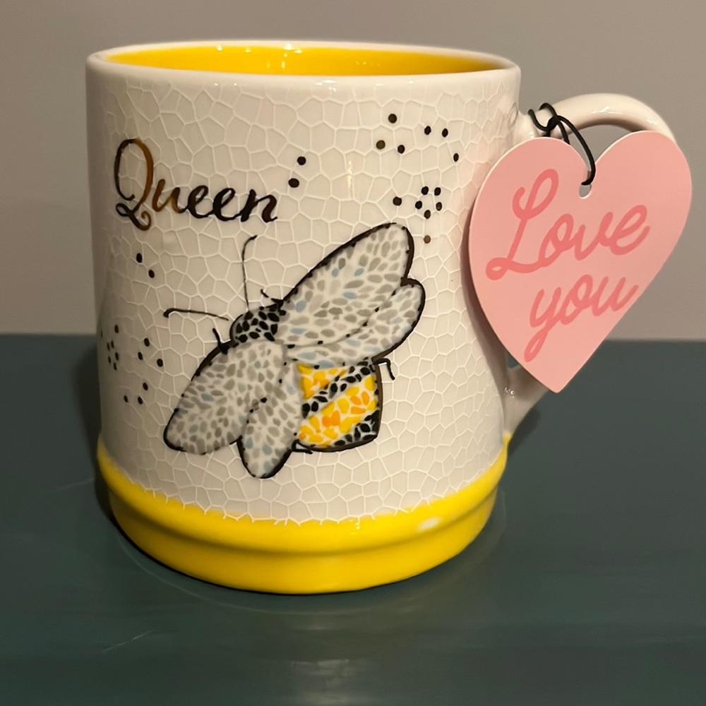 🆕 Queen Bee coffee mug ☕️ 🐝